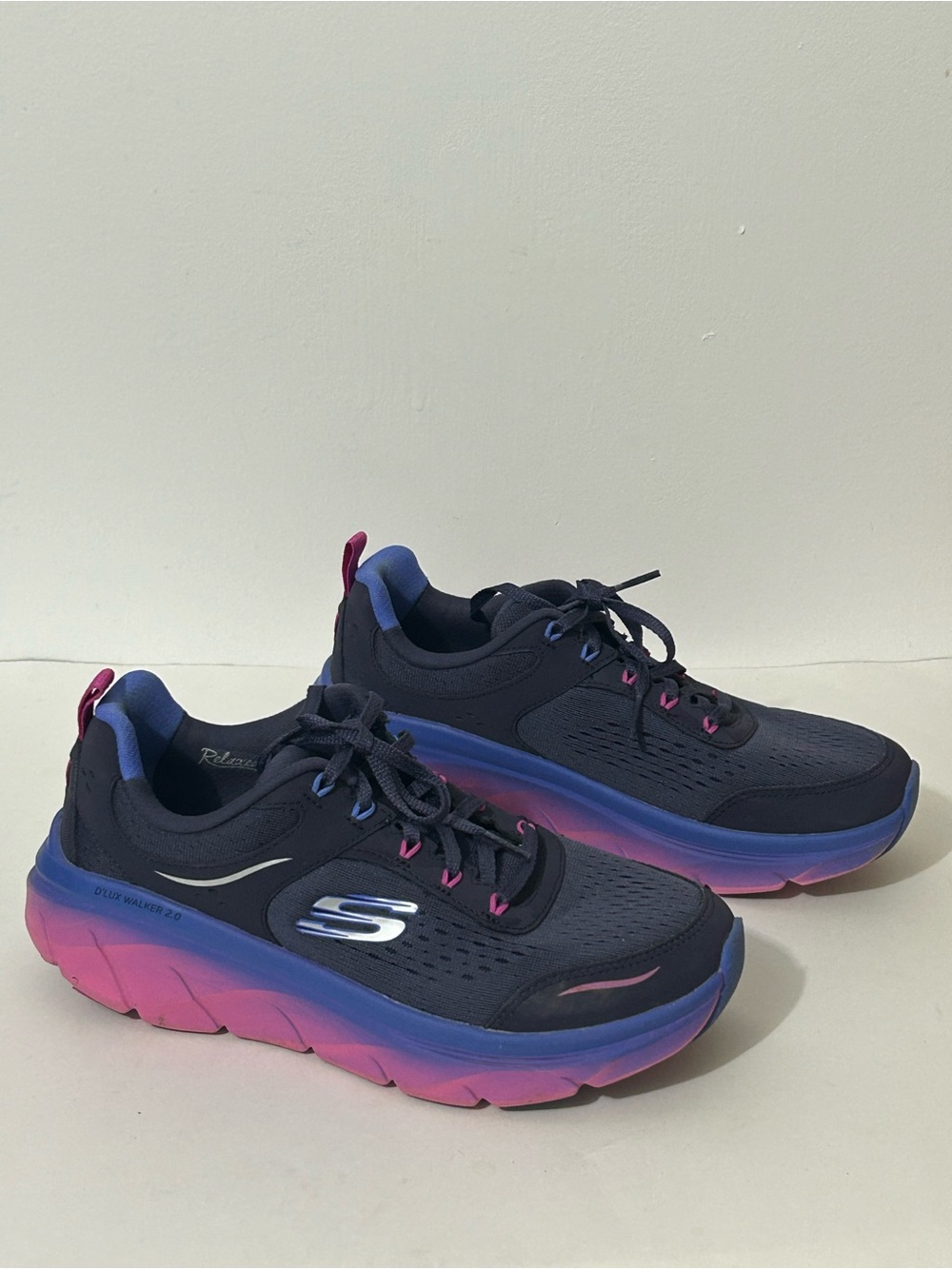 Skechers Pink Purple Relax Fit
D'lux Walker 2.0 Neon Sites Shoes
Size 8.5